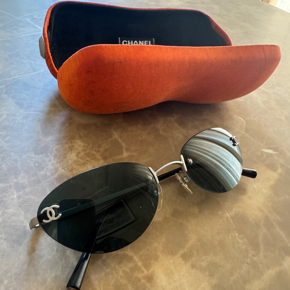 CHANEL vintage black cat eye sunglasses - Picture 3 of 5